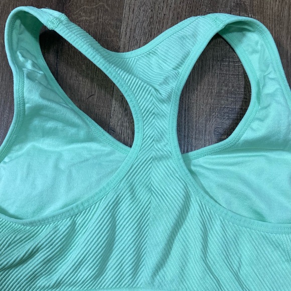 Rykä Women’s Light Green Seamless Racerback Sports Bra Light Support Size Medium - Picture 9 of 9
